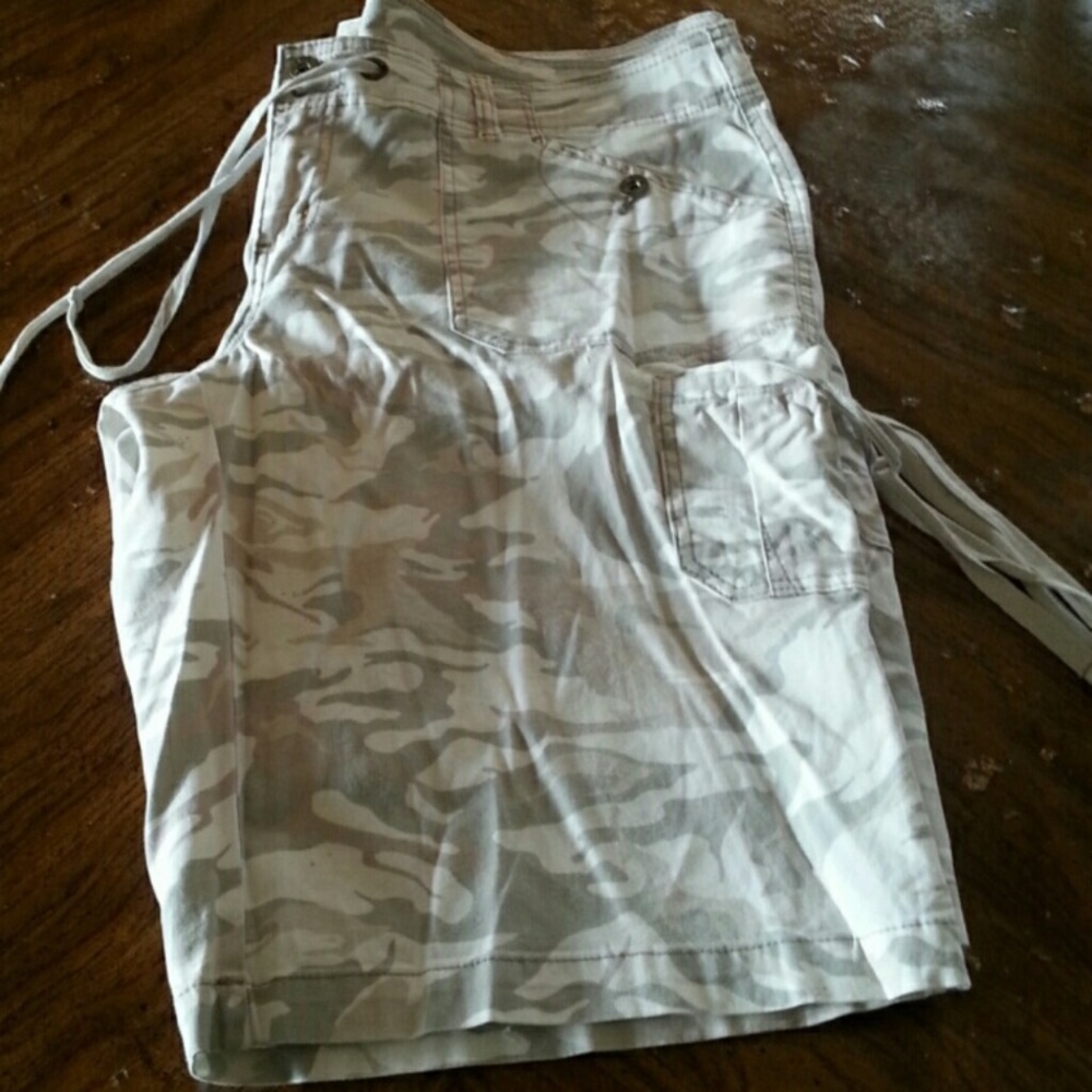 LEI Bermuda Camouflage Shorts